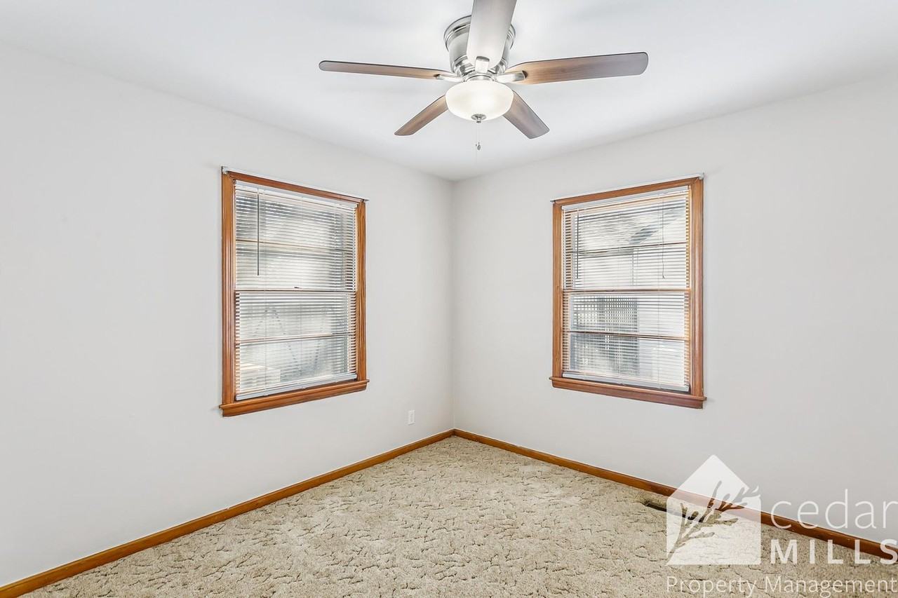 420 N Custer St - Photo 6 of 12