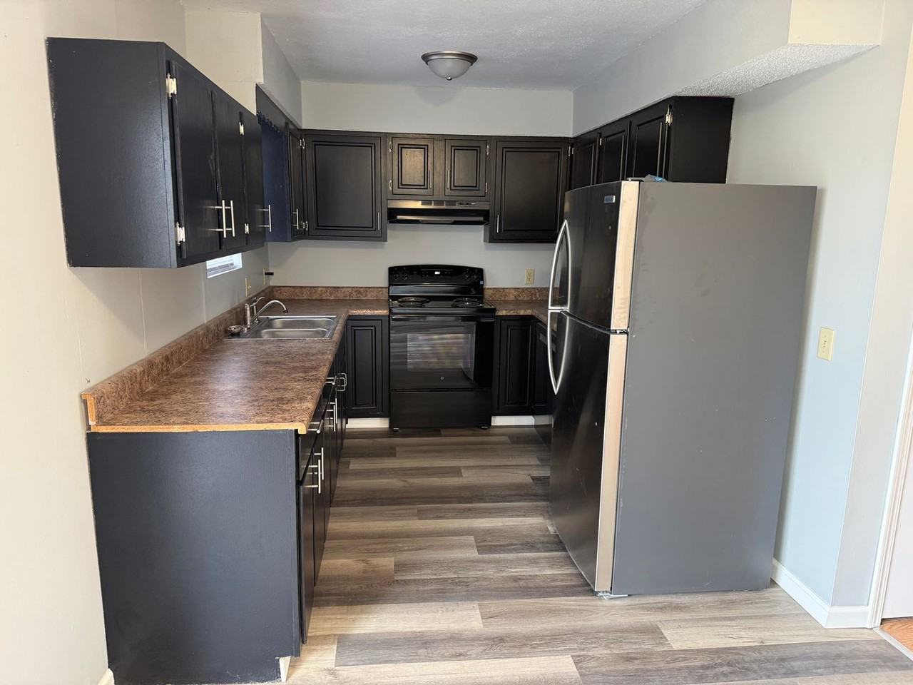 433 Kansas Dr - Photo 2 of 25