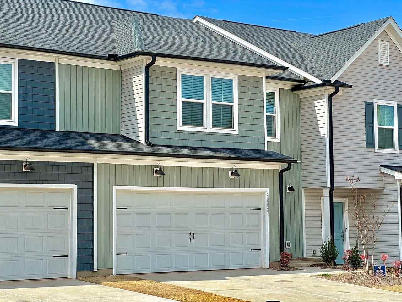 2119 Sun Vibes Way - Photo 2 of 44