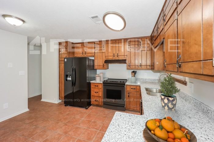 7870 Stanebrook Dr - Photo 4 of 18