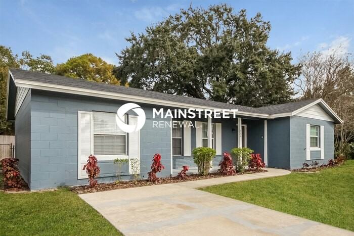 704 Gregory Dr - Photo 3 of 16