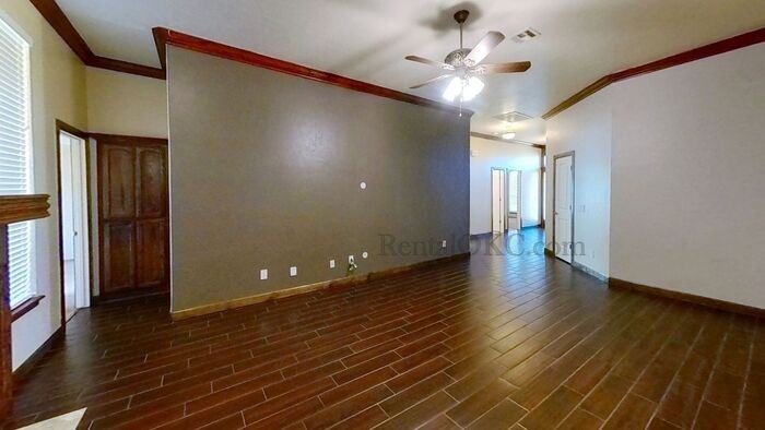 2612 Se 5th St - Photo 4 of 17