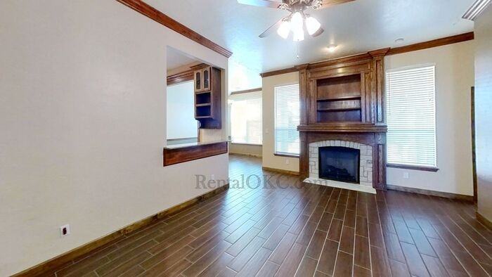 2612 Se 5th St - Photo 5 of 17