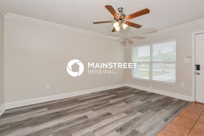 11322 Lockwood St - Photo 3 of 16