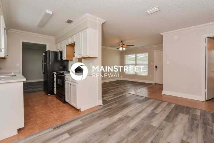 11322 Lockwood St - Photo 4 of 16