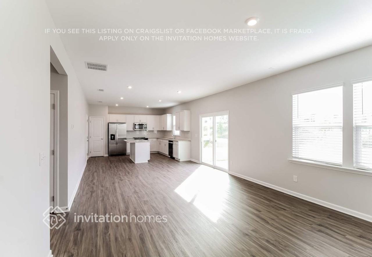 854 Pebble Blvd - Photo 5 of 25