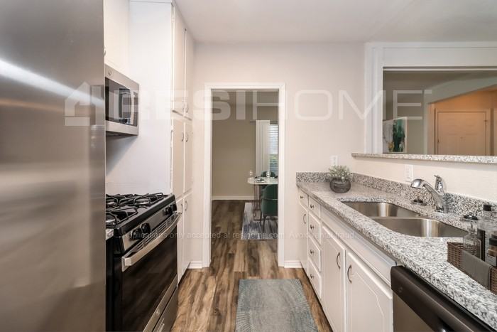 7017 Lowery Ln - Photo 3 of 16