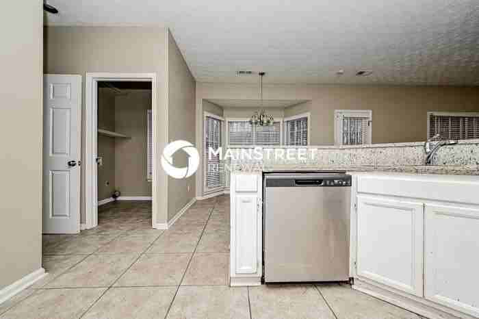 8418 Waverly Dr - Photo 5 of 20