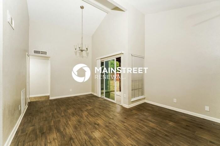 4248 Driscoll Dr - Photo 4 of 16