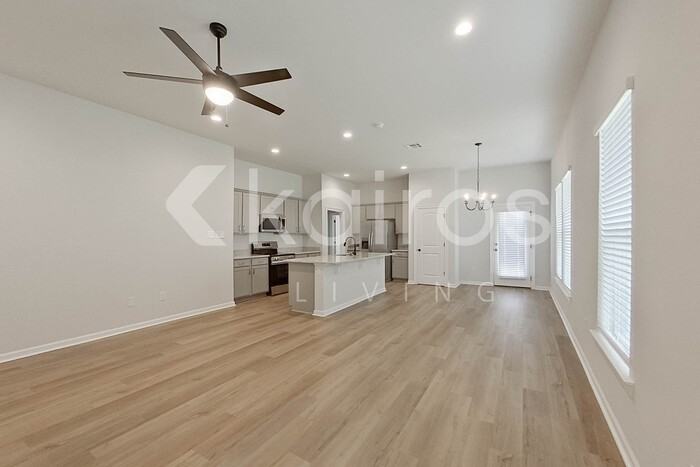 13963 Barrington Ave - Photo 4 of 26