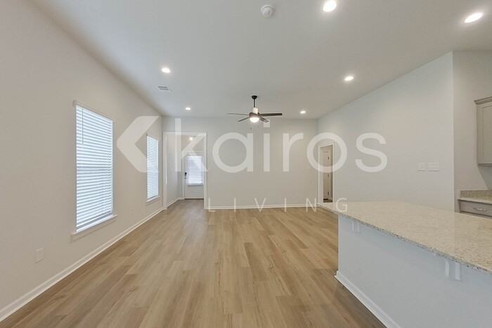 13963 Barrington Ave - Photo 5 of 26