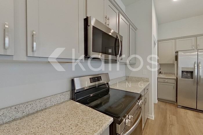 13963 Barrington Ave - Photo 7 of 26