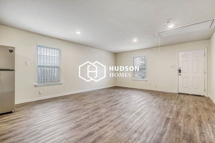 335 Coronado Ave - Photo 3 of 14