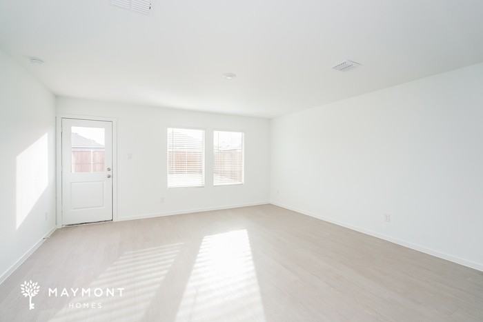 2029 Welsh Ln - Photo 4 of 16