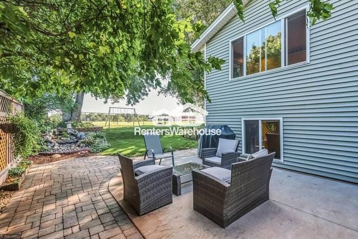 4035 W 137 1/2 St - Photo 3 of 25