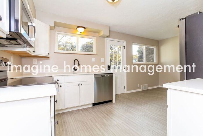 563 Grandin Ave - Photo 7 of 19