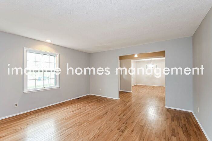 911 Clayworth Dr - Photo 4 of 17