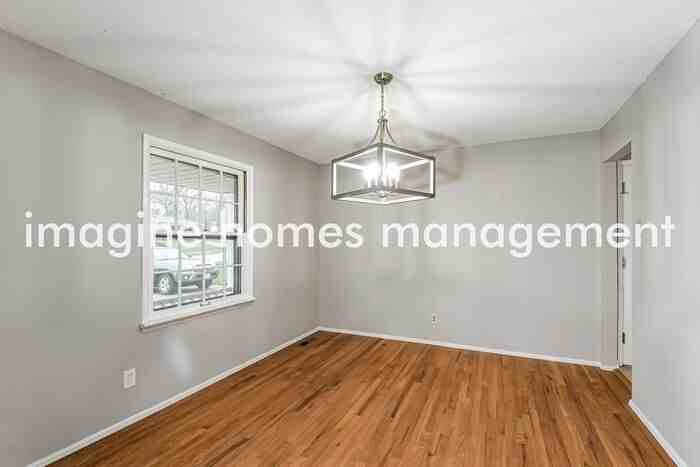 911 Clayworth Dr - Photo 5 of 17