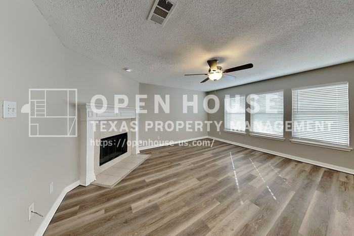 6733 Cedar View Trl - Photo 4 of 21