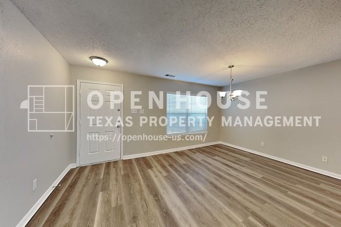 6733 Cedar View Trl - Photo 7 of 21