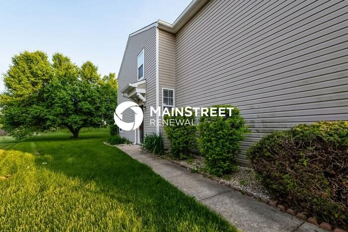 4549 Connaught Drive East - Photo 4 of 17