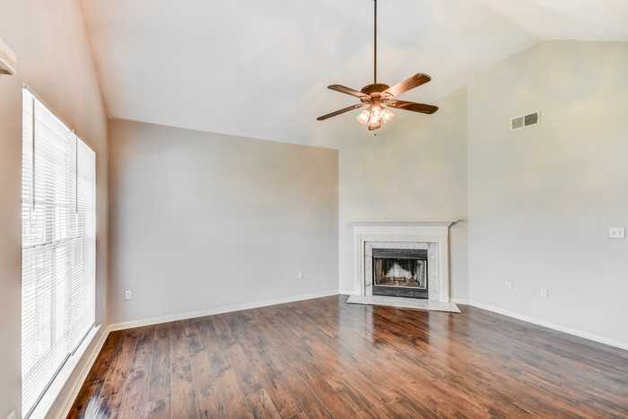 106 Cove Lndg - Photo 3 of 11