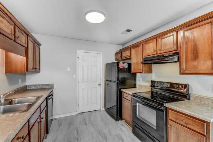 106 Cove Lndg - Photo 4 of 11