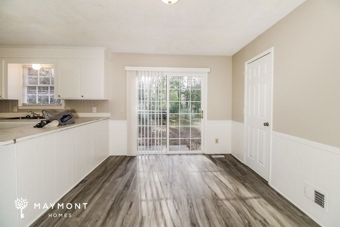 301 Maid Stone Rd - Photo 4 of 11