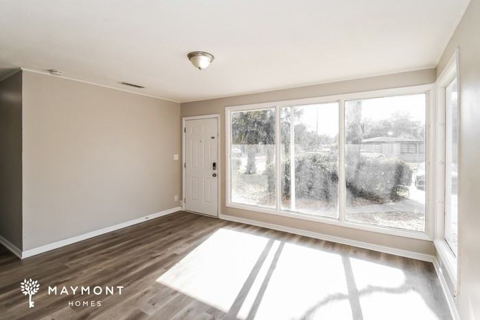 9245 Danville Ave - Photo 4 of 15