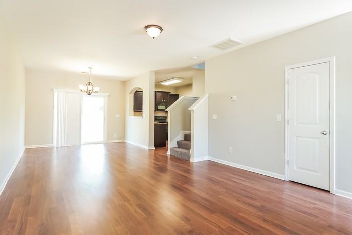 160 Greenwood Cir - Photo 4 of 12