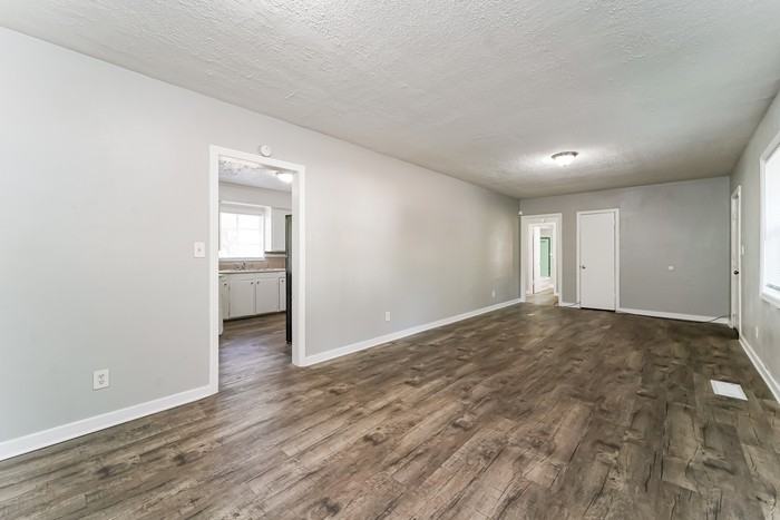 3151 Shirley Dr - Photo 3 of 11