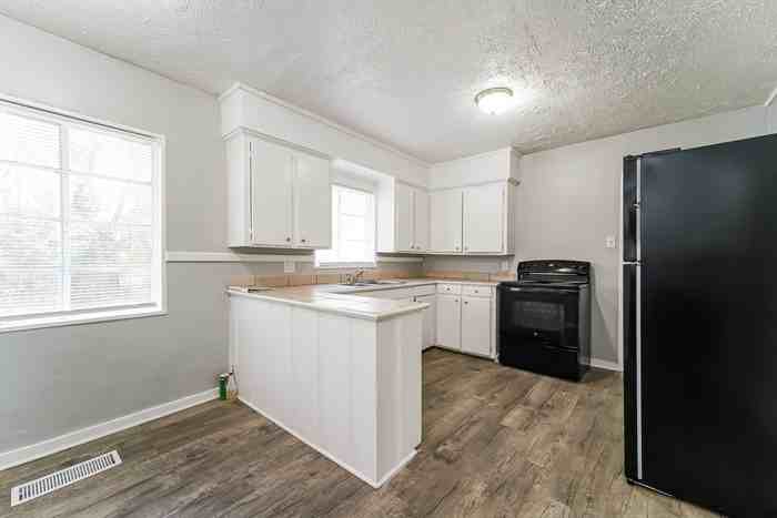 3151 Shirley Dr - Photo 5 of 11