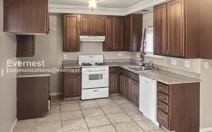 4065 Harwood Rd - Photo 2 of 21