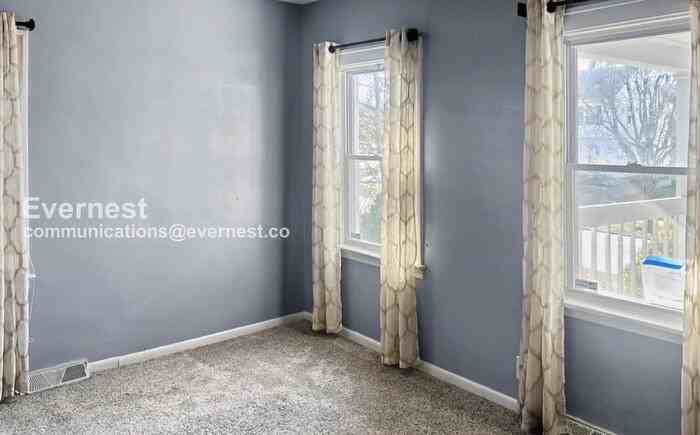 4065 Harwood Rd - Photo 6 of 21