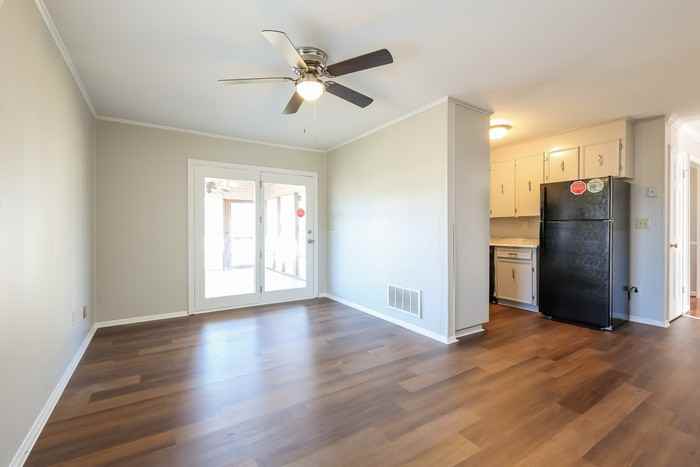 303 Sherborne Dr - Photo 4 of 11