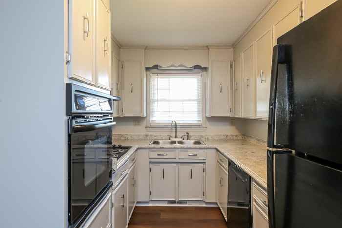 303 Sherborne Dr - Photo 5 of 11