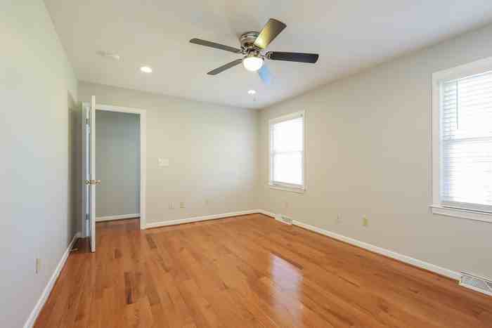 303 Sherborne Dr - Photo 6 of 11