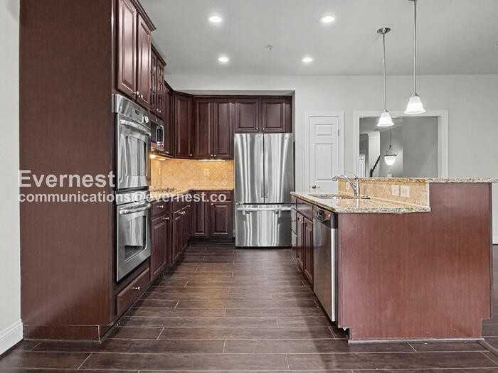 1313 Cheswick Ln - Photo 3 of 32