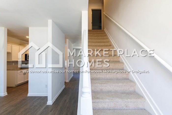 4606 Southwind Rd - Photo 5 of 46