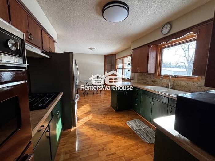 804 9th St - Photo 2 of 23