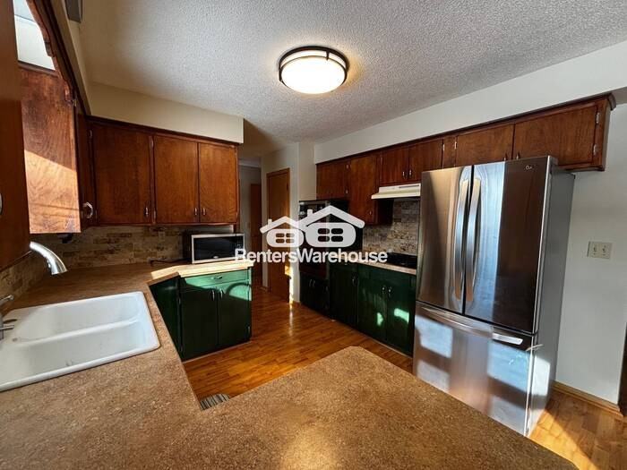 804 9th St - Photo 3 of 23