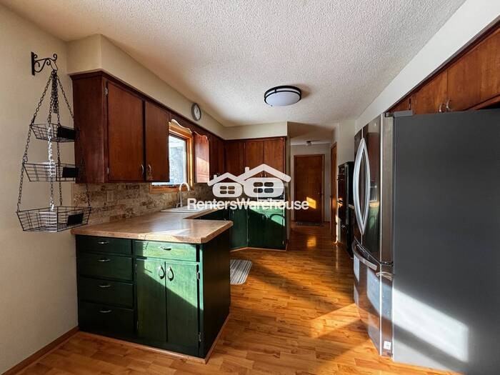 804 9th St - Photo 4 of 23