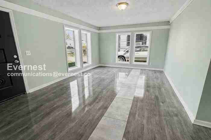 2028 13th St N - Photo 3 of 23