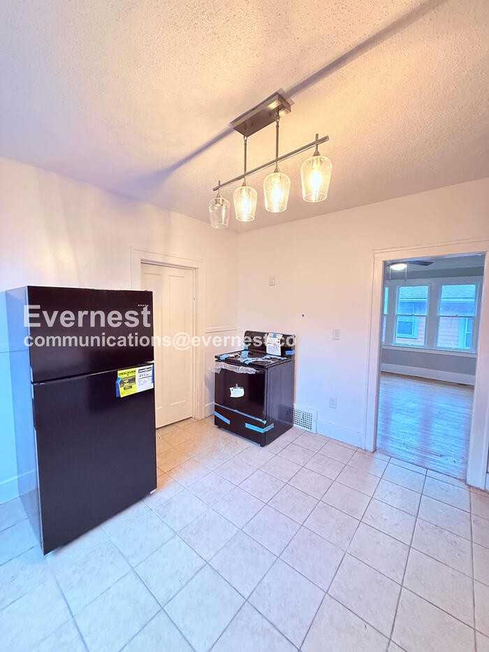 12703 Northlawn St - Photo 4 of 30