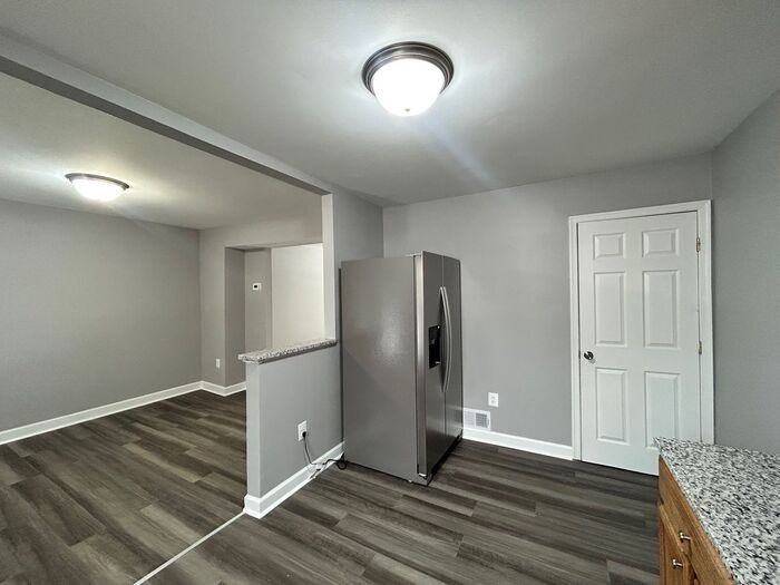 8 Transverse Ave - Photo 3 of 7