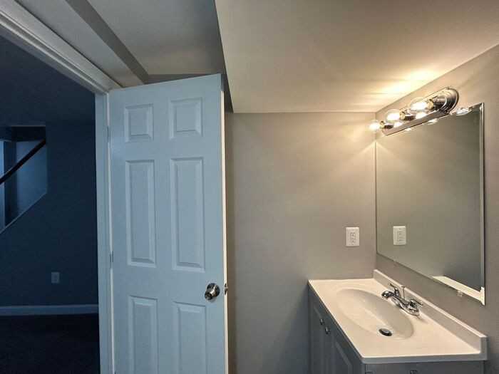 8 Transverse Ave - Photo 4 of 7