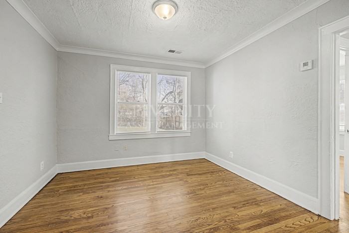1052 National St - Photo 3 of 16