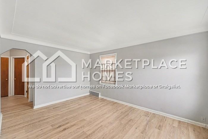 9917 Sussex St - Photo 4 of 23