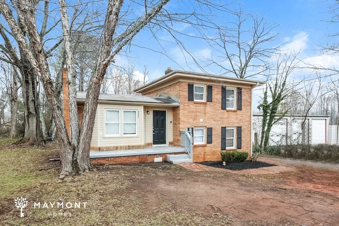 111 Esther Dr - Photo 2 of 14