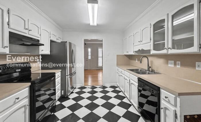 1050 Independence Ct - Photo 2 of 24